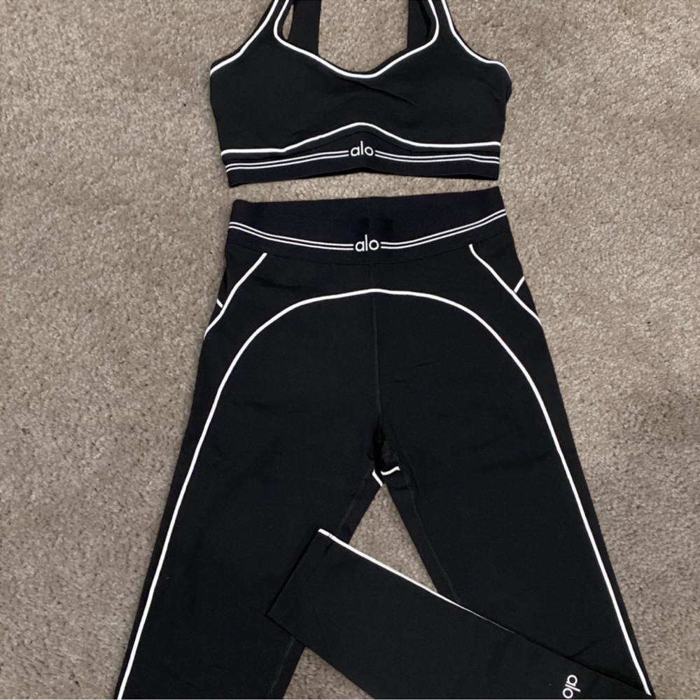 ALO Yoga Black and White Sportswear